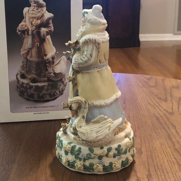 Vintage Victorian Rose Santa With Swan Music Box Dreaming Of A White Christmas - Picture 6 of 10